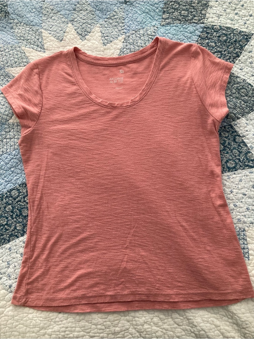 SO Dusty Rose Short Sleeve Scoop Neck Tee